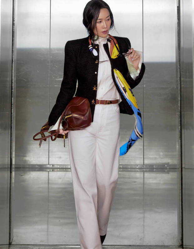 此前，那英工作室也晒出她参加《声鸣远扬》的造型，秒变时髦女郎！