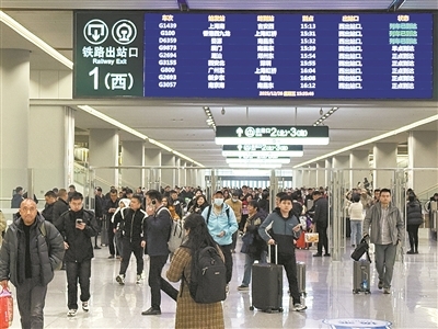 随着新年临近，乘火车到南昌的旅客日益增多
