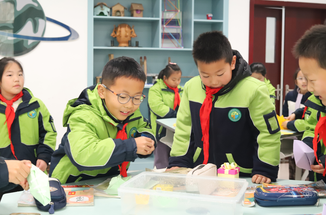 小纸船送祝福：太行路小学小船长“科学+”课程的生动实践