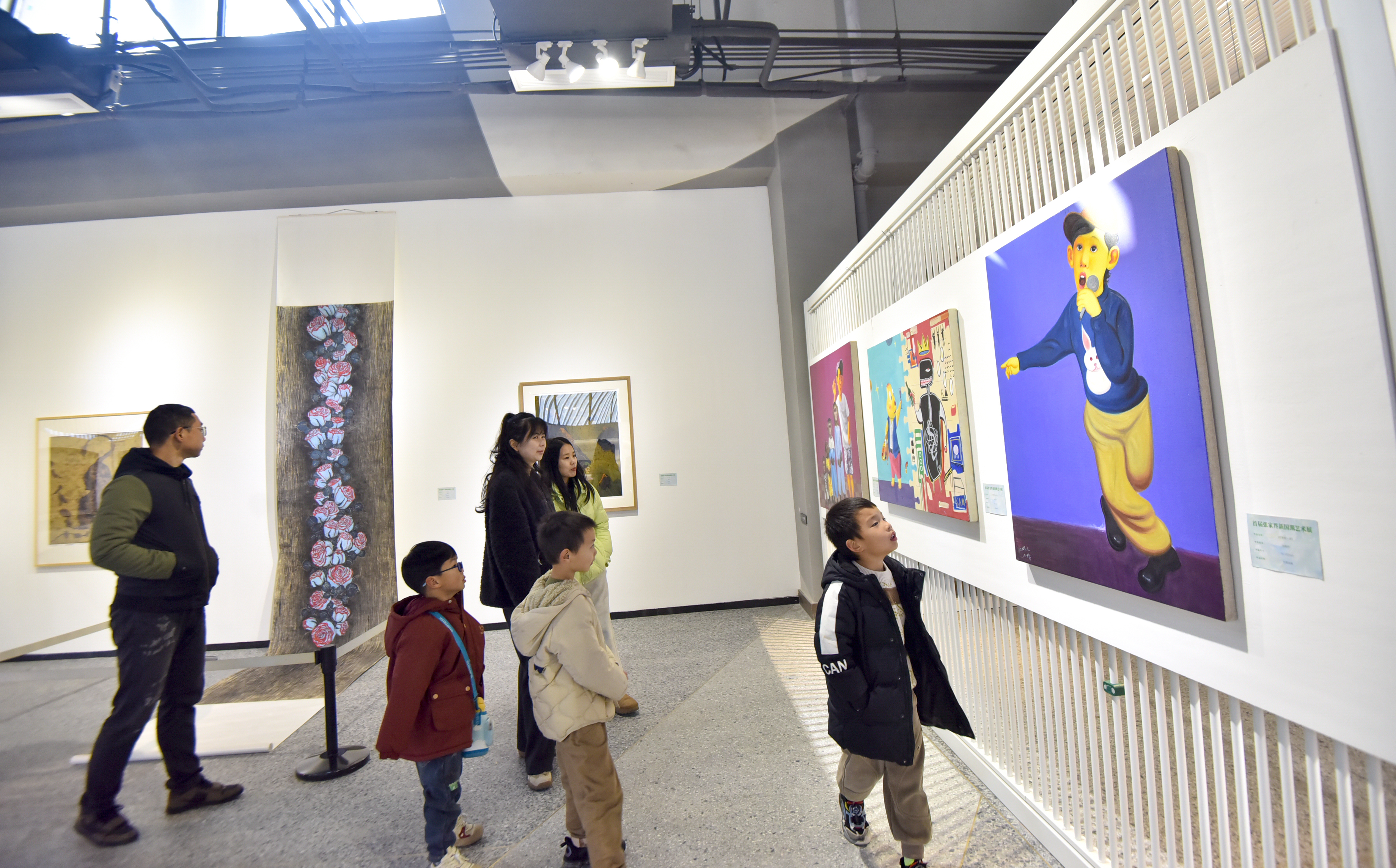 张家界举行首届新国潮艺术展 暨岩语间美学市集活动