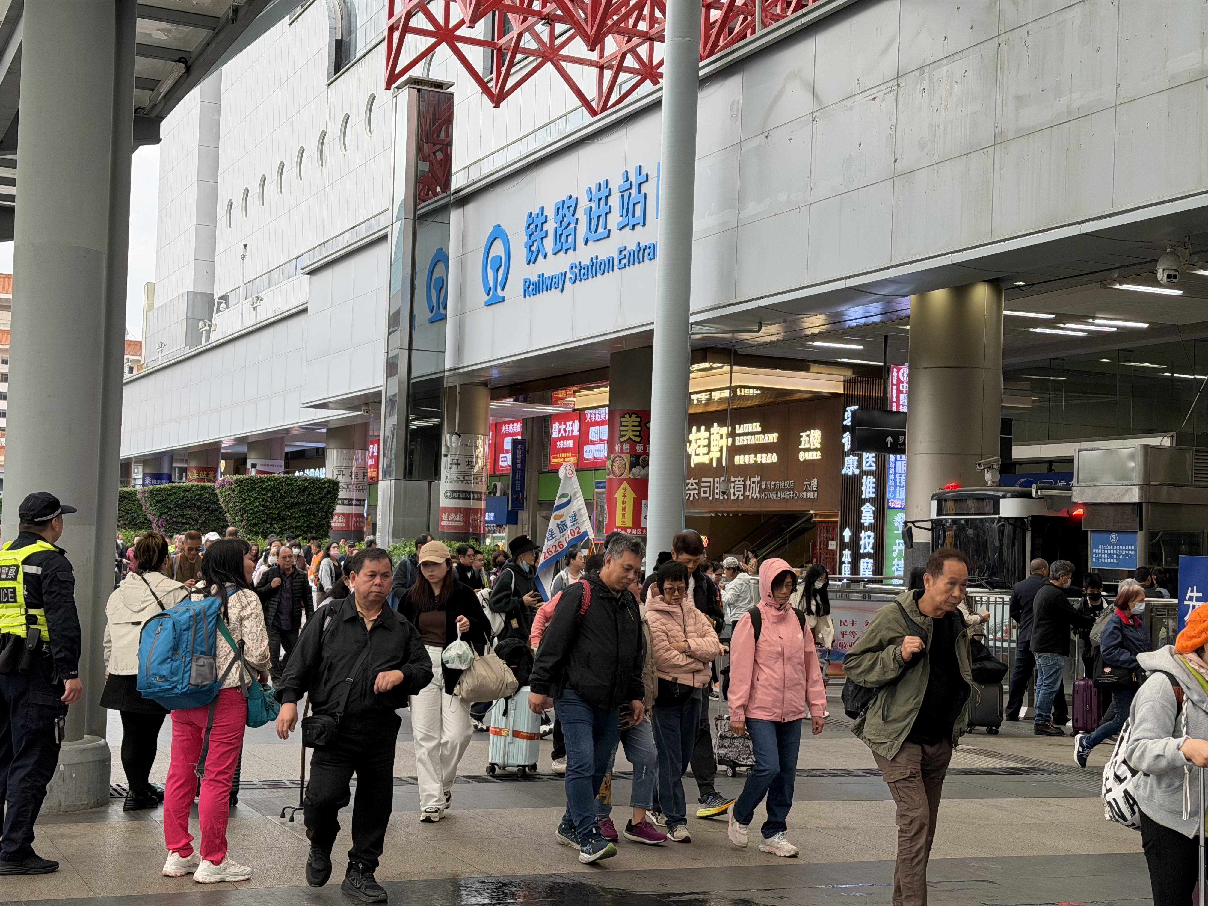 元旦小长假 深圳铁路计划增开旅客列车超200列!