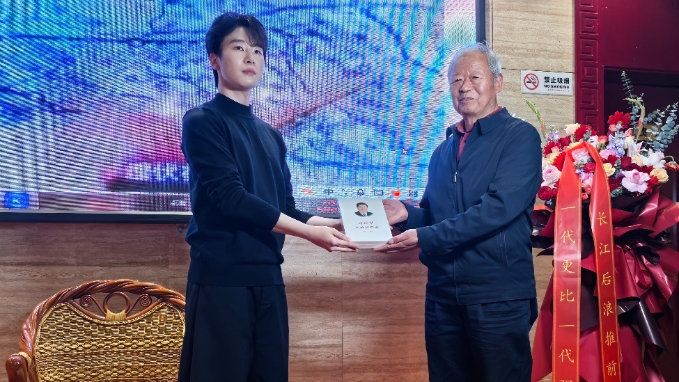 著名导演张一墨师承体系再扩容,杨博文加入中国电影新一代创作阵营_凤凰网