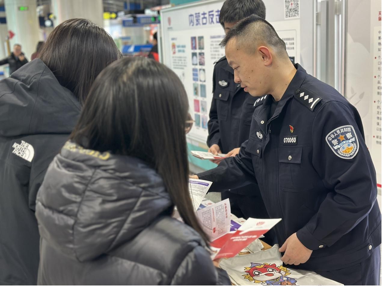 内蒙古举办草原号反走私宣传大篷车地铁宣传季度活动