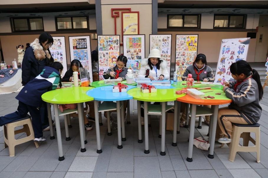 “绿书签”伴成长 “护苗”行动润童心:西安市“绿书签行动”宣传示范活动走进莲湖区