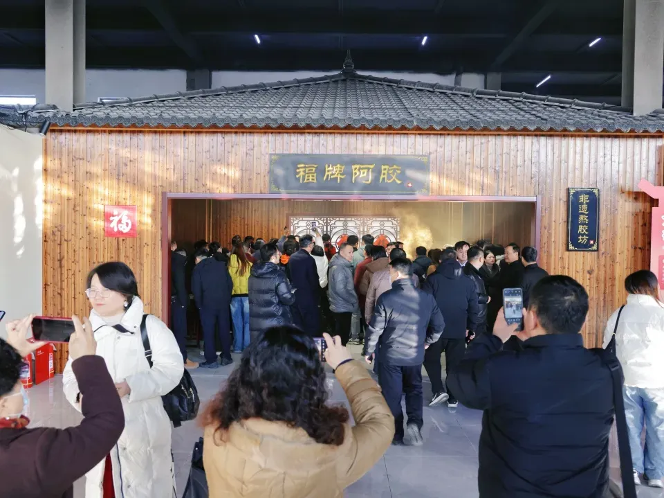 从一片阿胶到“现象级爆款IP”：一个百年老字号让Z世代上头的焕新之路