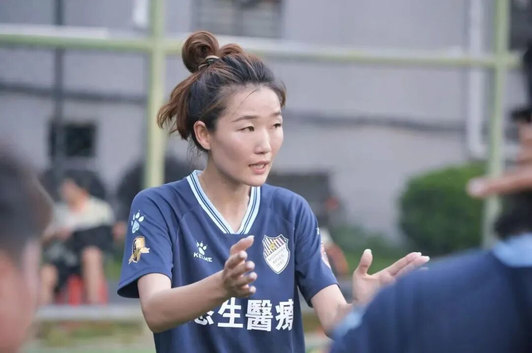 首支11人制女足明星队来了