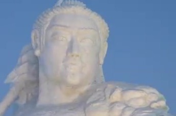 岳飞雪雕亮相农安县（黄龙府），气壮山河。