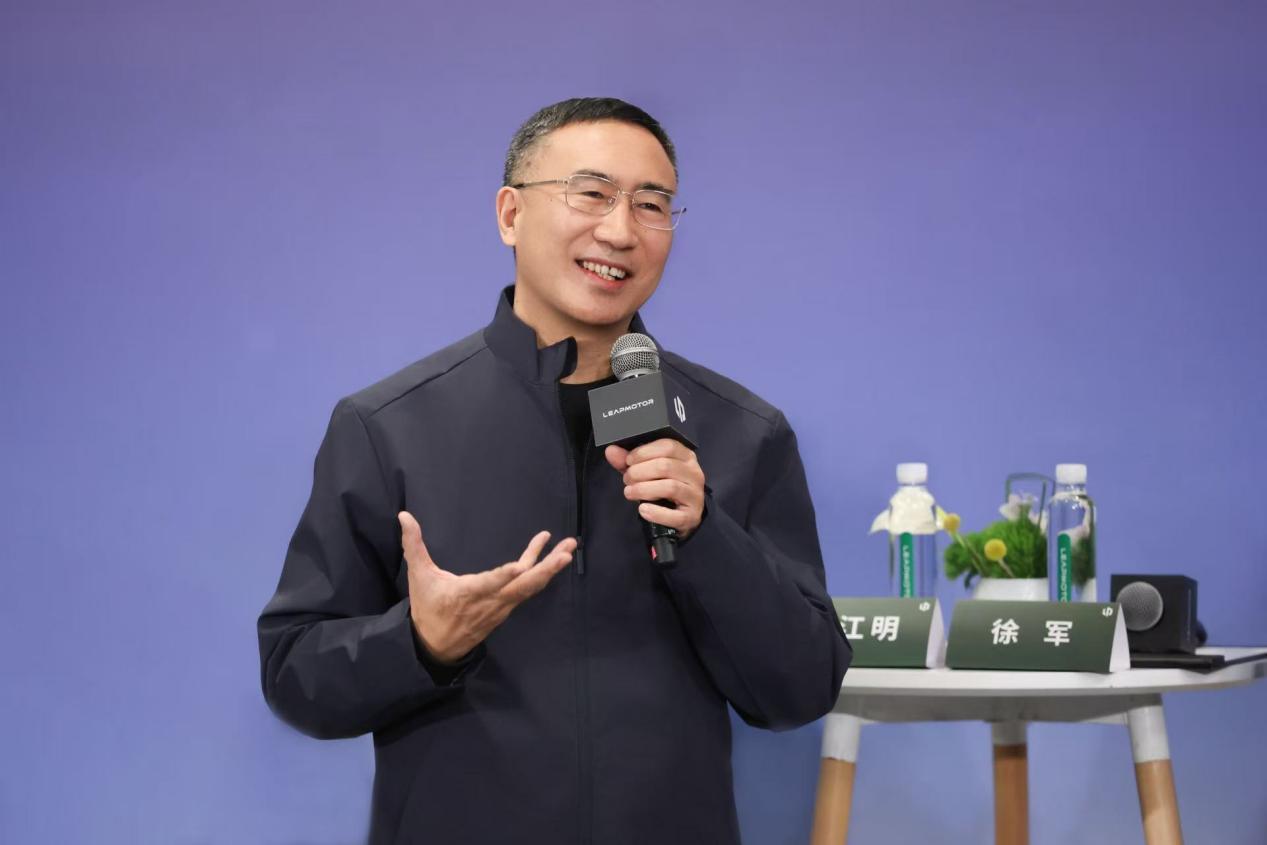 朱江明：零跑才过温饱线，还远没到庆功的时候_朱江明持股