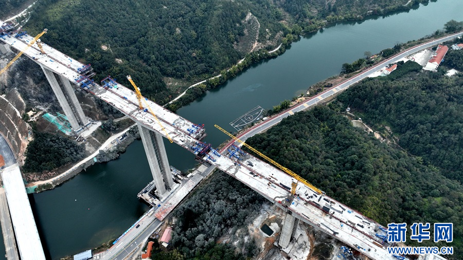 项目施工现场。新华网发 李建平 摄