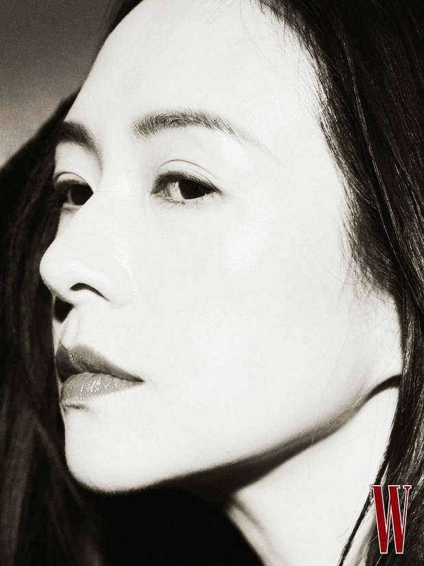 章子怡侧颜绝美。