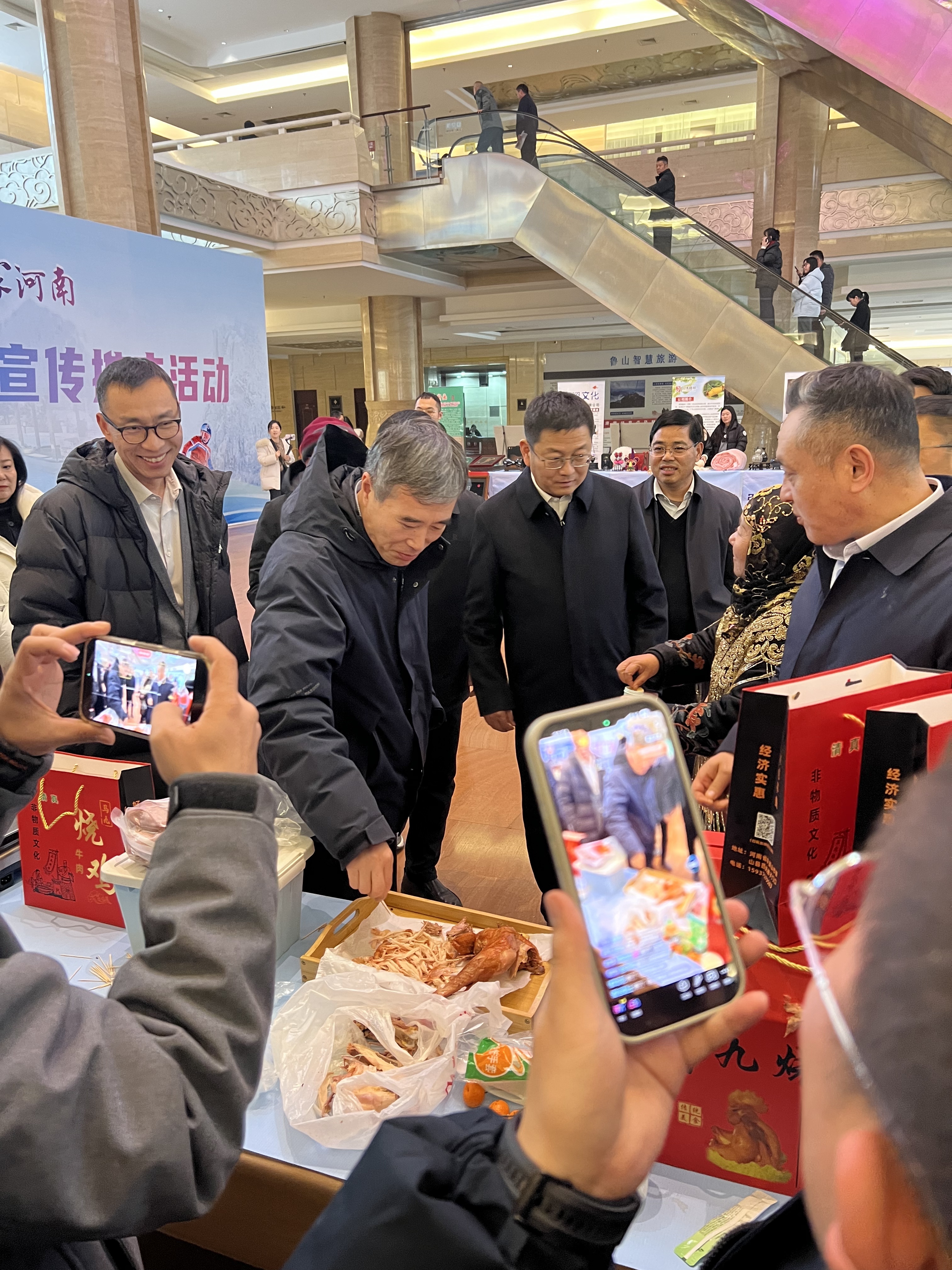 冬游中原·老家河南2025溫泉旅游季魯山啟幕 冰雪暖湯繪就中原冬日浪漫