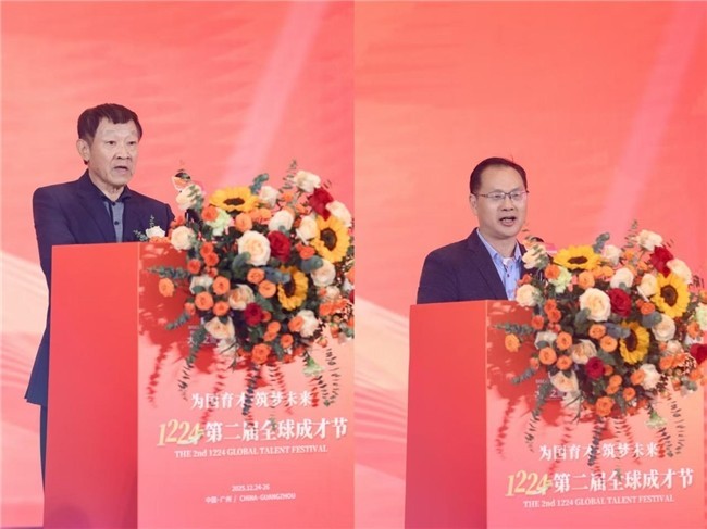 许国彬教授（左一）、陈国海教授（右一）致辞