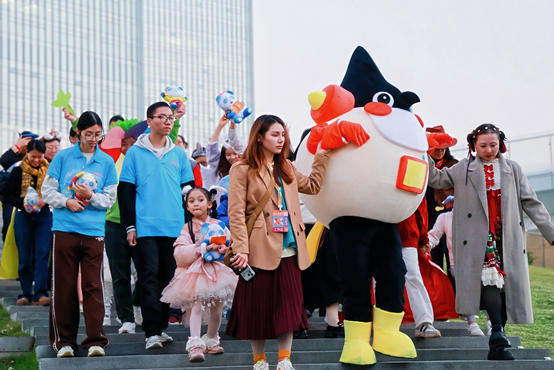 2025亲子共读节在深举行：什么对孩子成长能够全方位滋养？