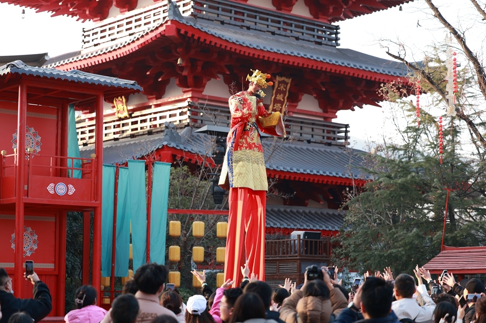 西安千古情景区“狂欢中国年”火出圈