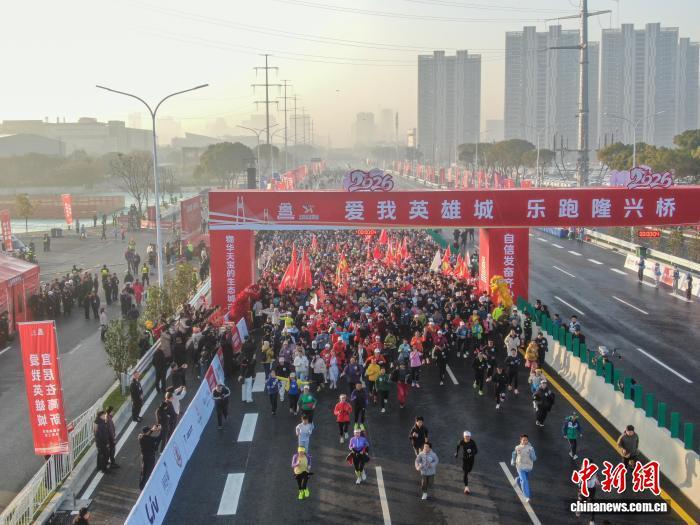 南昌隆兴大桥开通在即 4万余人跑步跨桥感受城市发展新貌