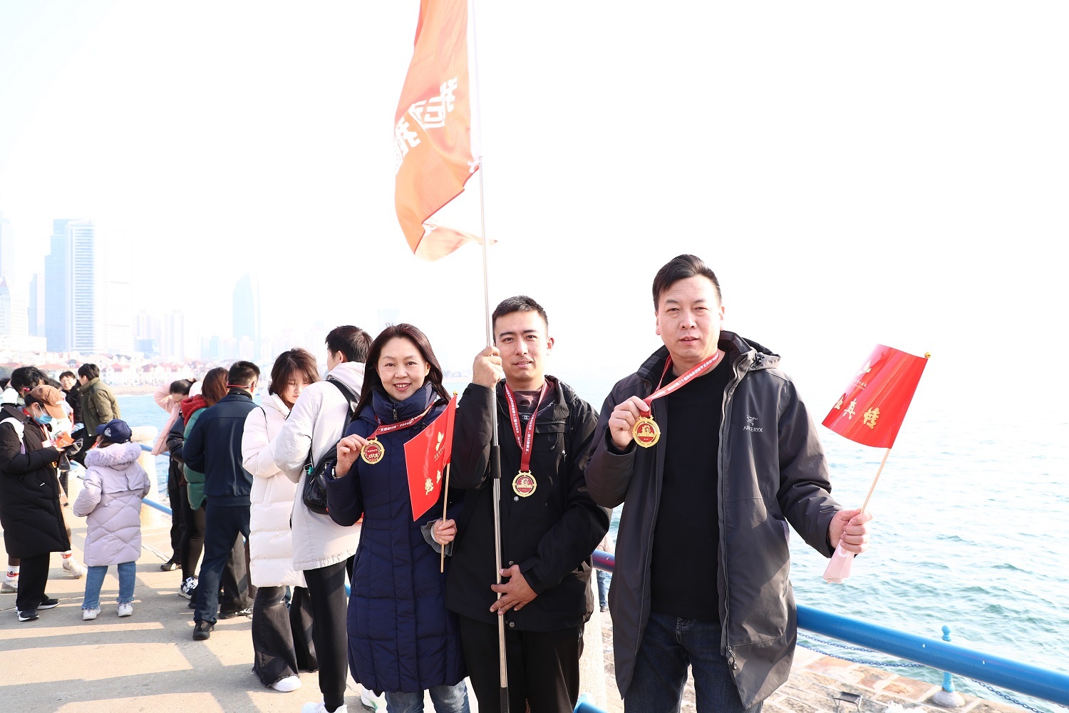 热血开跑 逐梦迎新！青岛市中心血站组织献血者、志愿者参加迎新年健康跑