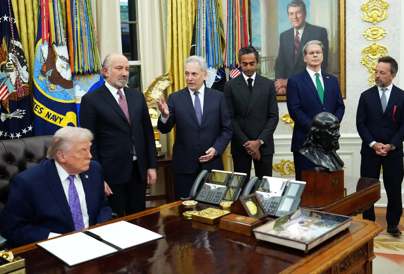 萨克斯(左三)帮助硅谷