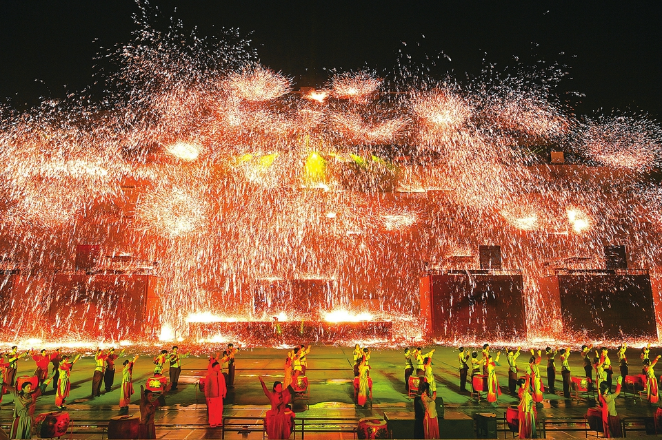 流光溢彩打铁花