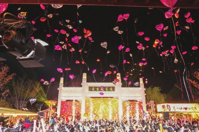 能仁巷历史文化街区分会场现场。 宋含雨、全媒体记者 黄旭斌、胡倚海、郭文宇 摄