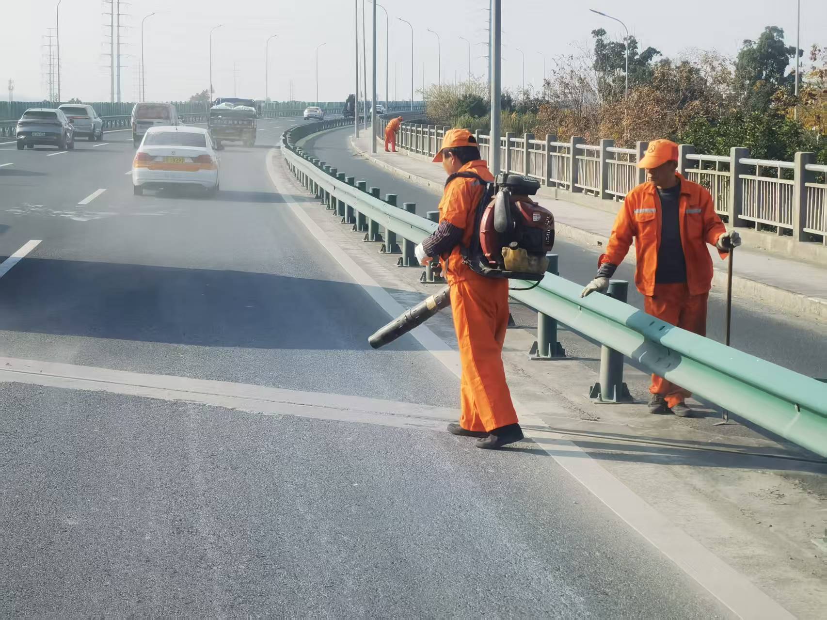 寒冬护路暖民心,江北公路养护部门全面开展道路桥梁养护工作