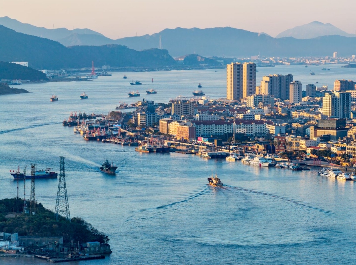 能级跃升，向绿向智！2025宁波港航十大新闻见证世界一流强港建设铿锵步伐