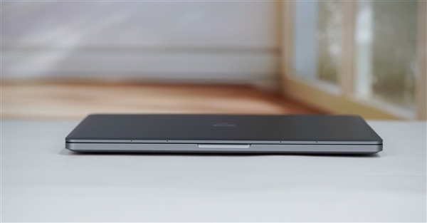 首发自研长江SoC!摩尔线程AIBOOK笔记本图赏