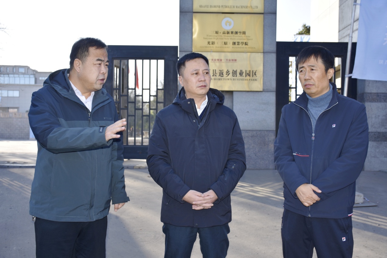 12月28日,三原县县长杨红刚督导检查大气污染防治攻坚工作