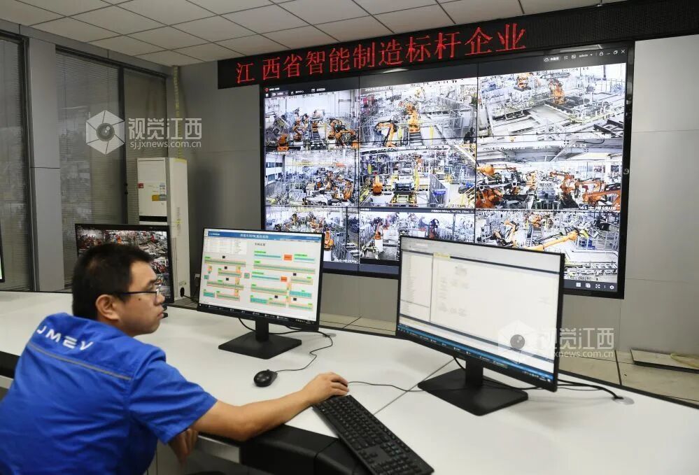 智慧化工厂的控制中心（王祺 摄）