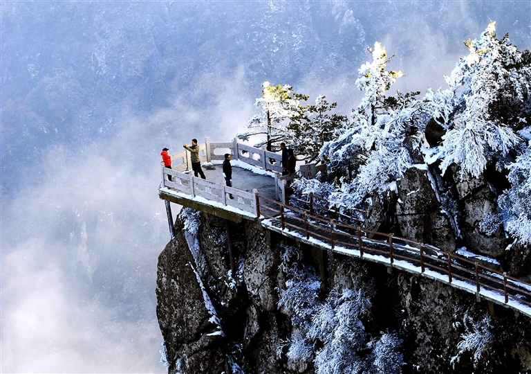 冬游中原·老家河南2025溫泉旅游季魯山啟幕 冰雪暖湯繪就中原冬日浪漫