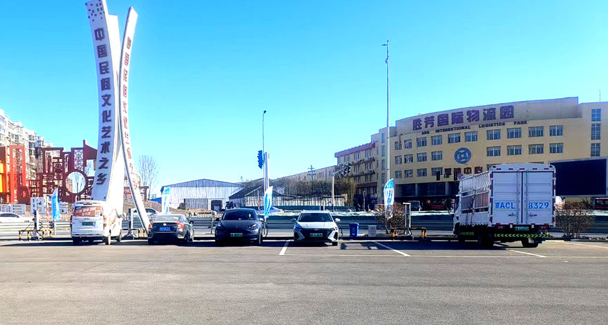 1月1日，河北交投集团所属津雄高速胜芳综合服务站充电桩项目正式上线运营，为过往车辆提供了更加便捷、高效的充电服务。