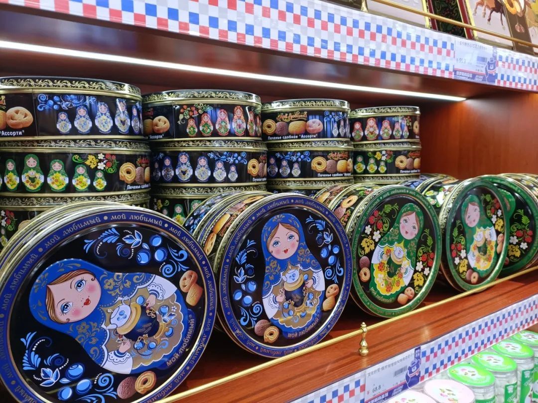 全国各地频现俄罗斯商超店　有的商品却姓“甘”