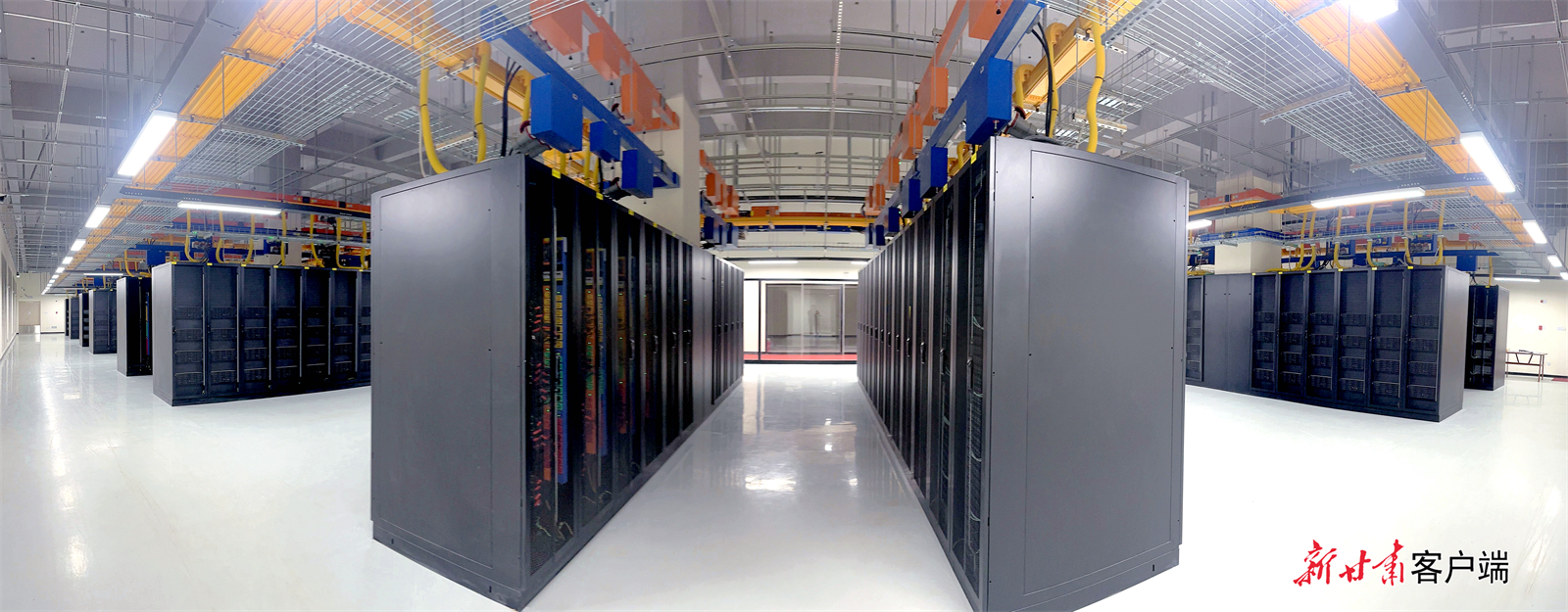 稻盛云（武威）T1栋智算楼机房一角