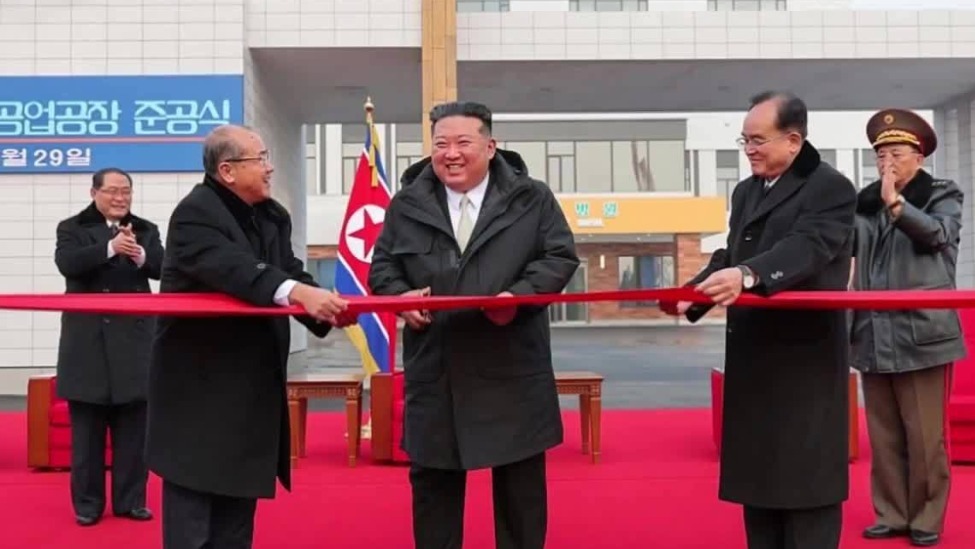 金正恩出席龙冈郡医院竣工仪式并剪彩