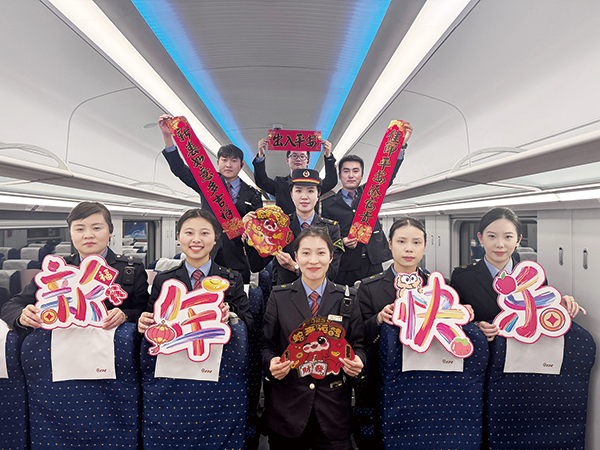 ▲南铁工作人员送出新年祝福。