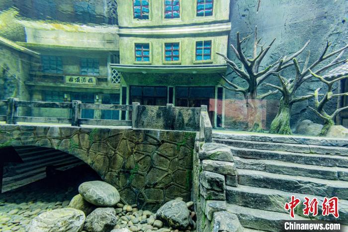 图为湖北三峡移民博物馆水下展厅真实呈现往昔归州人民的生活场景。彭强 摄
