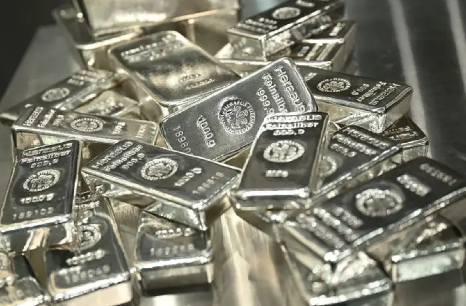 白银价格又双叒叕创新高！马斯克疾呼：这可不是什么好事