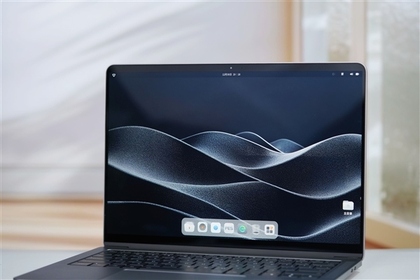 首发自研长江SoC!摩尔线程AIBOOK笔记本图赏