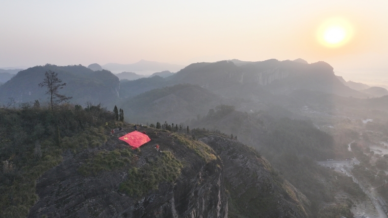 新年曙光耀龙虎山 开启“仙”气飘飘之旅
