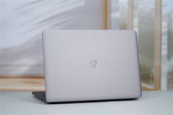 首发自研长江SoC!摩尔线程AIBOOK笔记本图赏