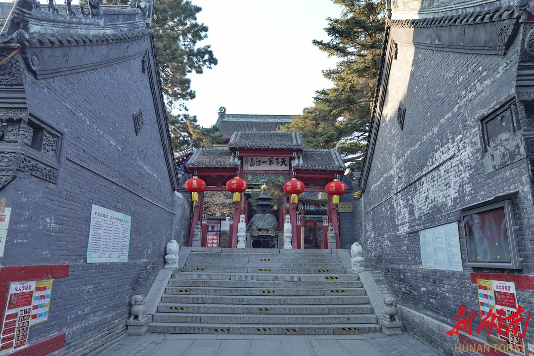 玉皇阁内“天下第一江山”牌匾。