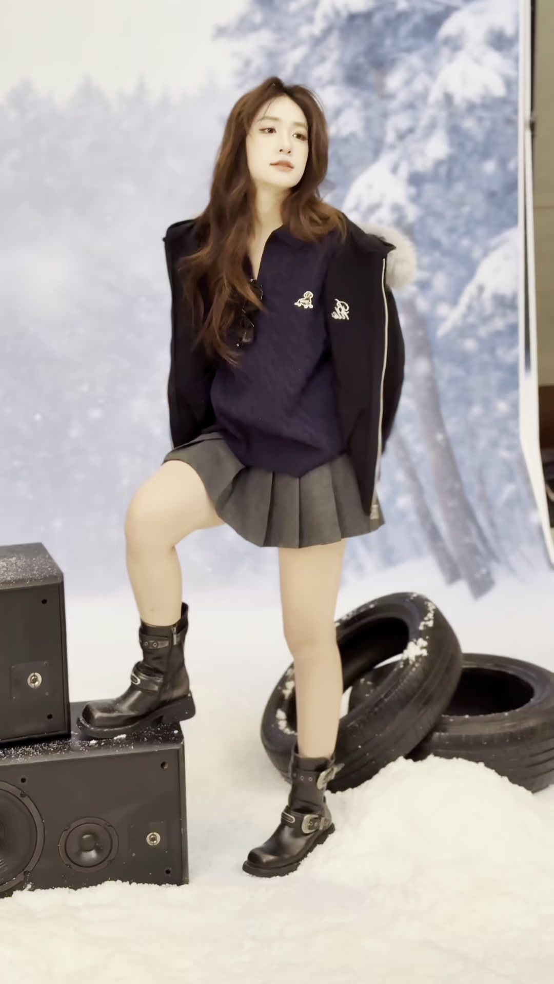 依涵学院风雪地大片，青春感直接溢出屏幕！