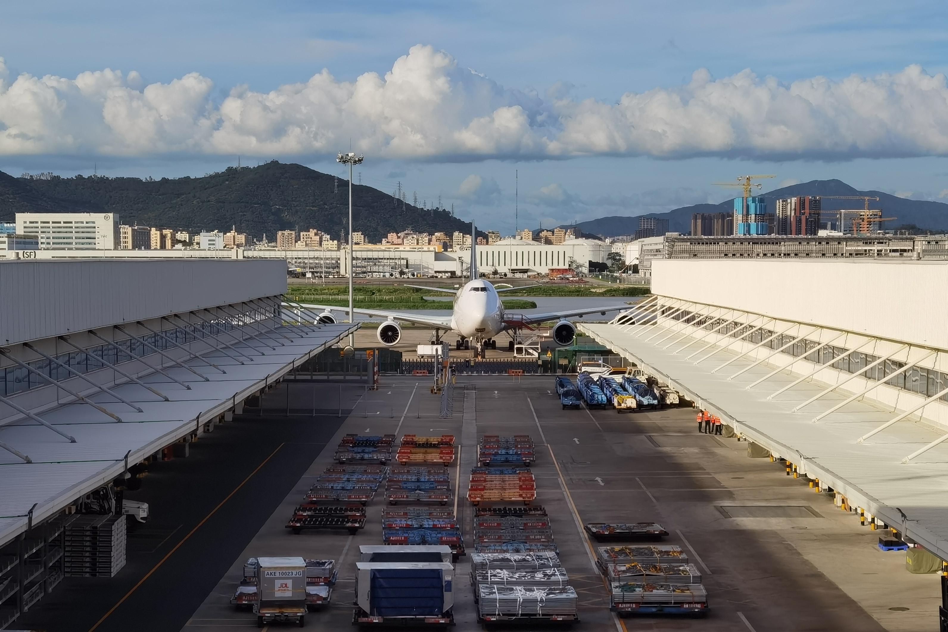 深圳机场年货邮吞吐量首次突破200万吨