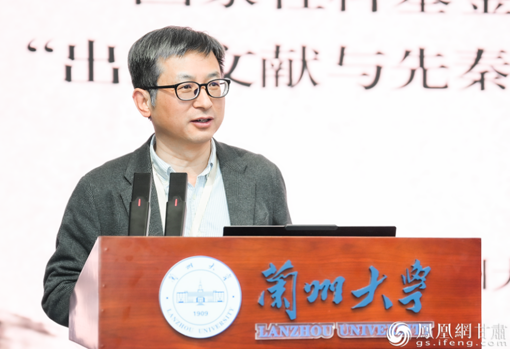 项目负责人、兰州大学哲学社会学院院长陈声柏介绍“出土文献与先秦名学研究”项目进展 张修毅 摄