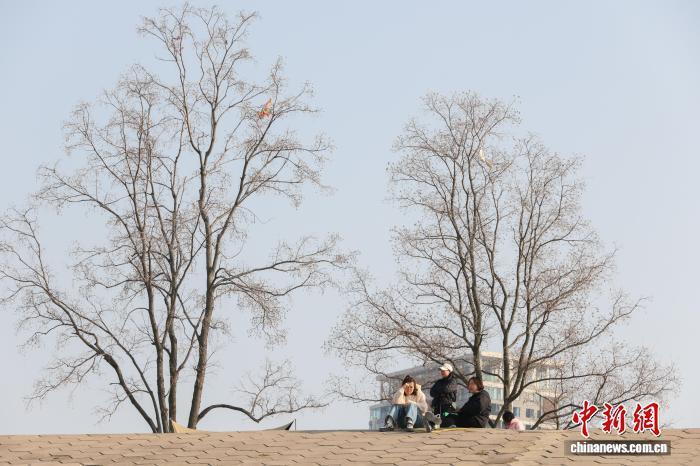 武汉天气晴好 市民乐享冬日暖阳 武汉人,有自己的“快乐时光”!(图9) 武汉天气晴好 市民乐享冬日暖阳 武汉人,有自己的“快乐时光”!(图9)