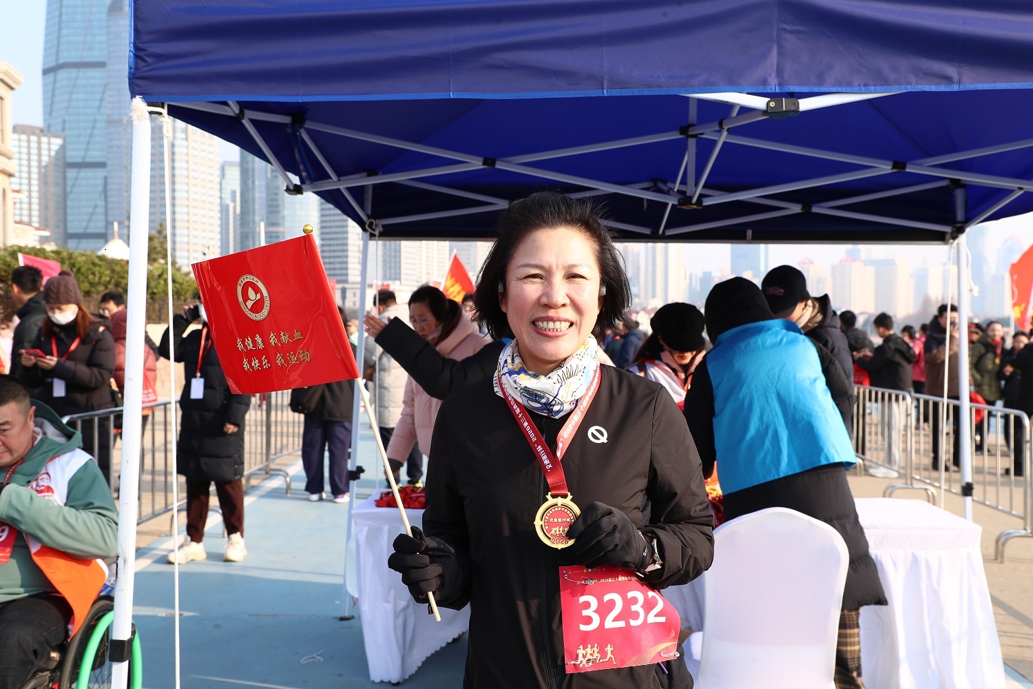 热血开跑 逐梦迎新！青岛市中心血站组织献血者、志愿者参加迎新年健康跑