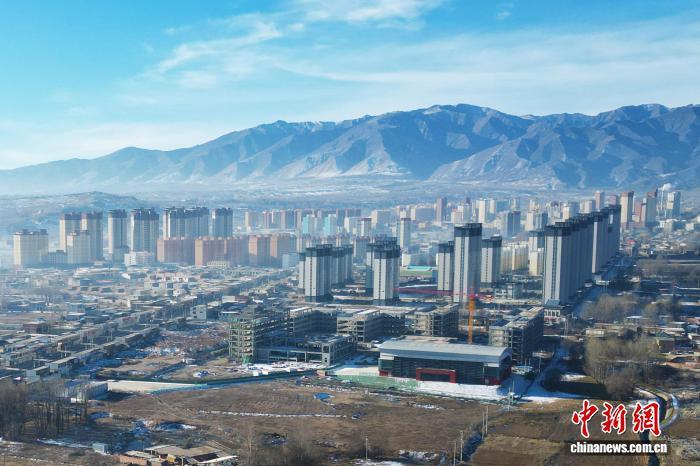 2025年12月18日，航拍甘肃省临夏回族自治州积石山县。李亚龙　摄