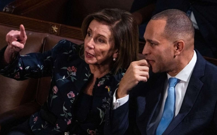 佩洛西:民主党明年将夺回众议院,他将成为议长