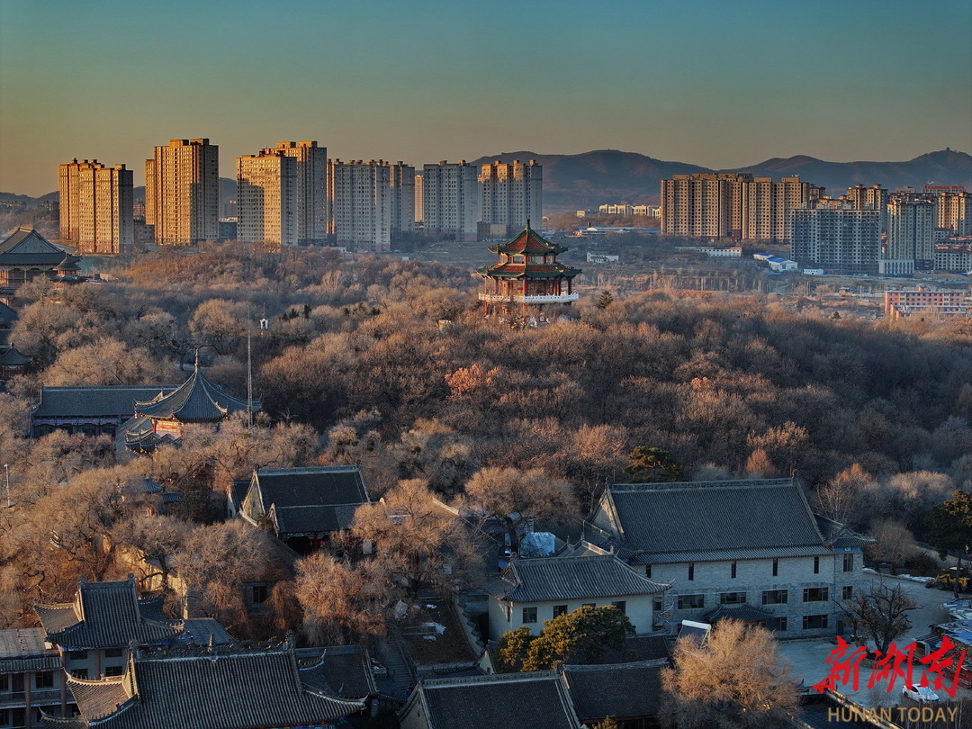 吉林市北山公园玉皇阁远眺。