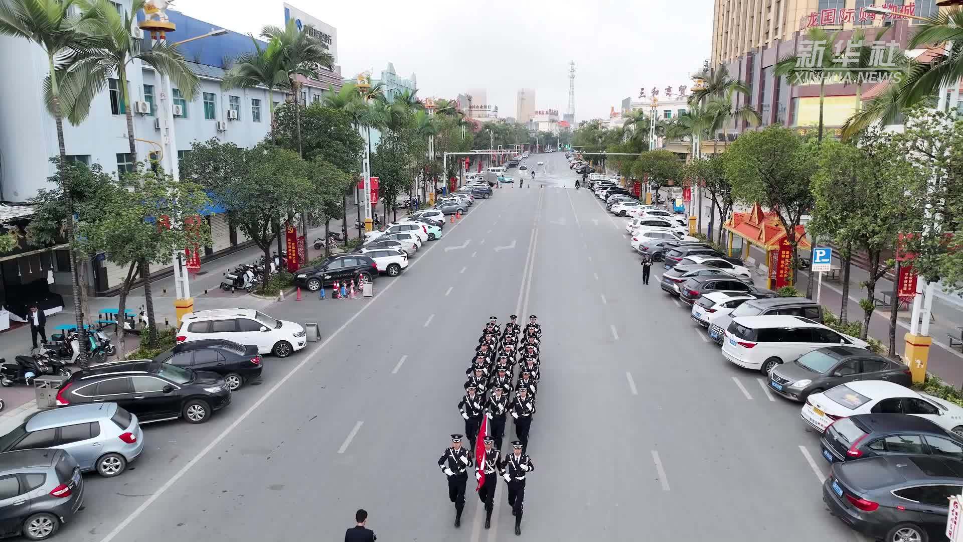 云南瑞丽举行升旗仪式 祝福满溢开启新年