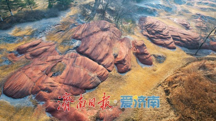 冬日红石映暖阳